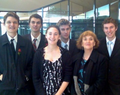 My Sydney cousins on dad's side... from left: me, Micheal, Emily, Carl, Auntie Lyn and Paul. Micheal is just a centermeter shorter than me (only because of my hair though).... Carl and Paul are younger than me and threatening to be taller! Nooo! I want to be the tallest!!